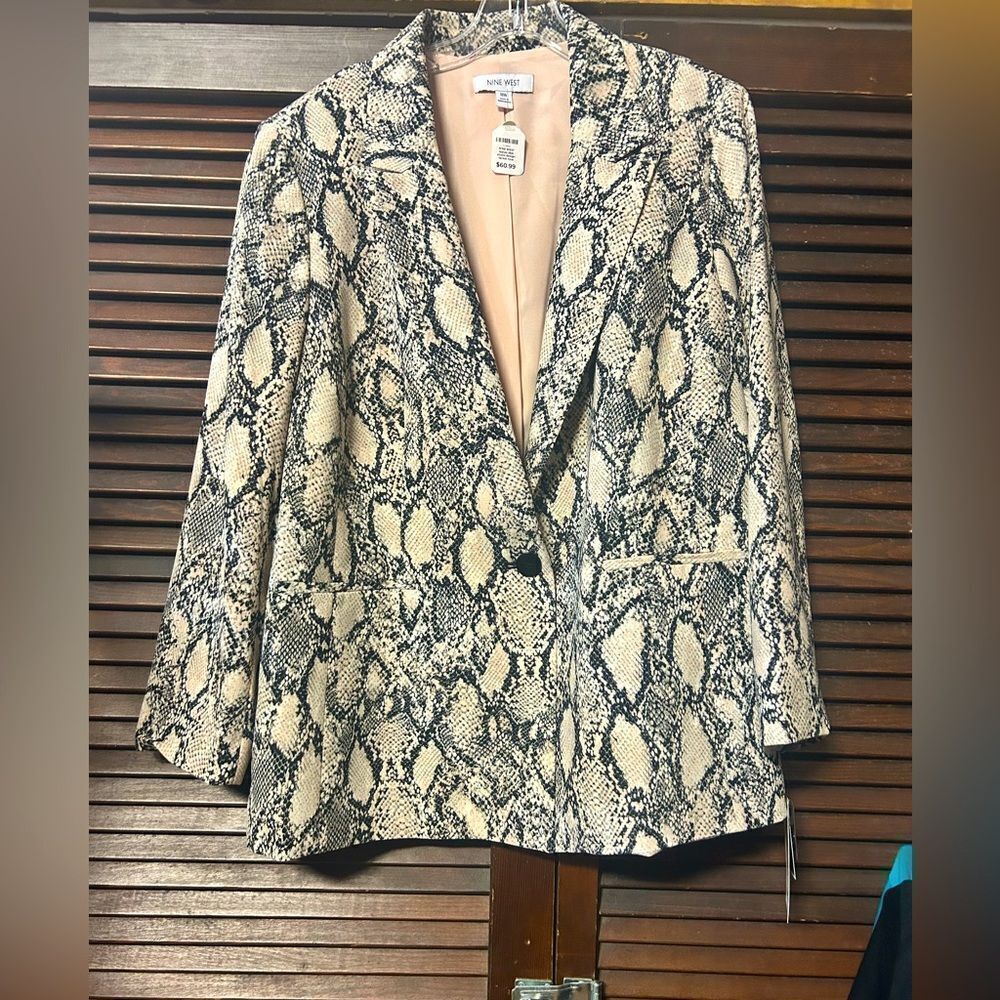 🛍️ NINE WEST ladies 18W snake design jacket new